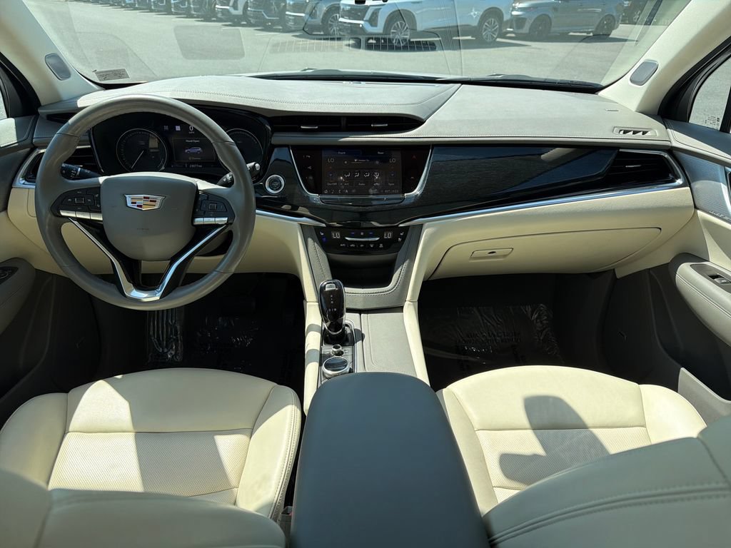 Certified 2024 Cadillac XT6 Premium Luxury w/ Technology Package AWD/4WD image 13