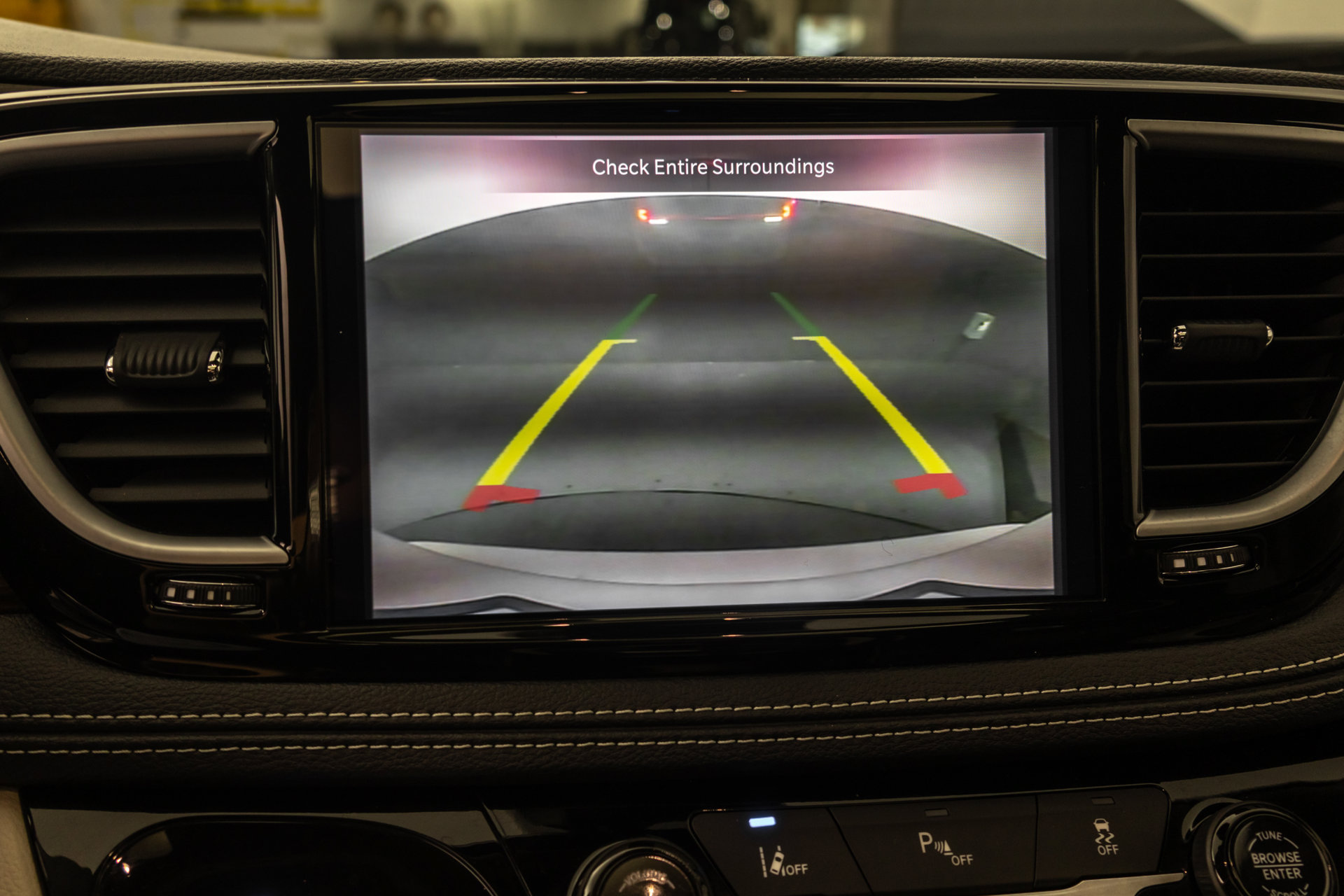 Used 2023 Chrysler Pacifica Limited FWD image 27