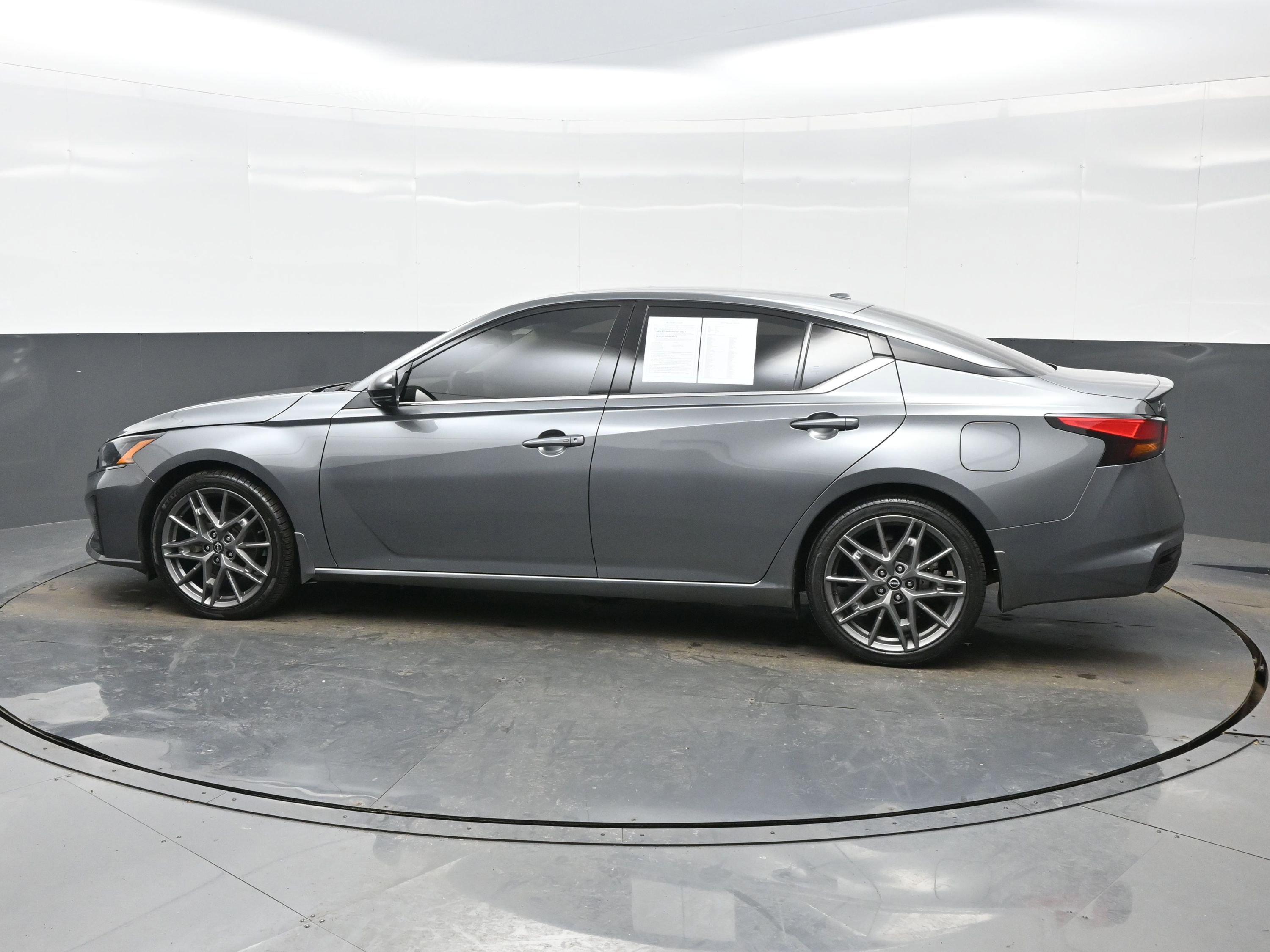 Used 2023 Nissan Altima 2.0 SR image 3