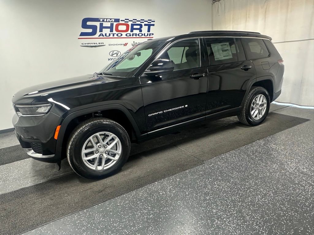 New 2025 Jeep Grand Cherokee L Laredo image 1