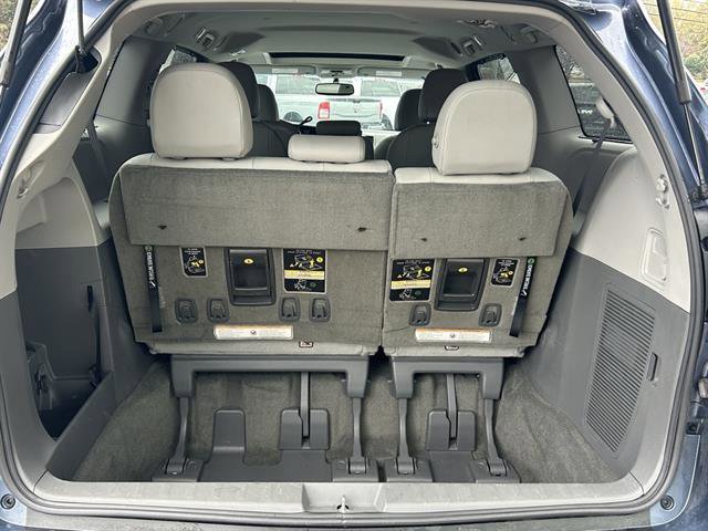 Used 2017 Toyota Sienna XLE image 9