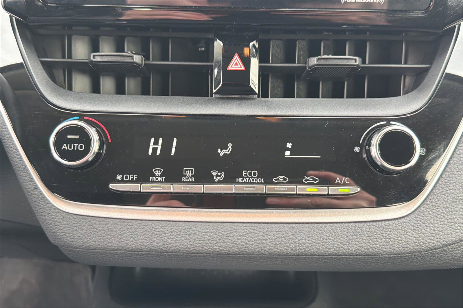 Used 2022 Toyota Corolla LE FWD image 31
