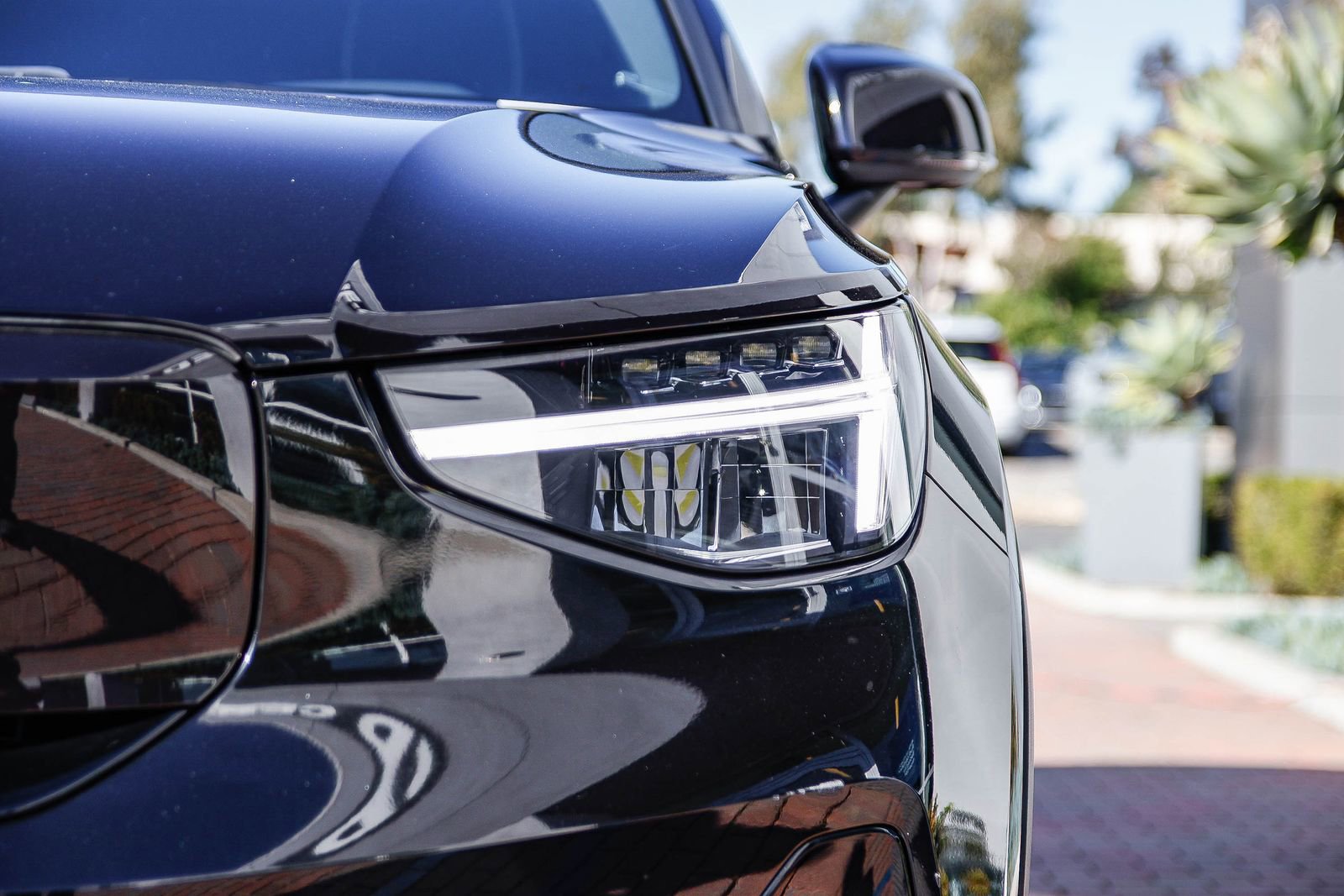 Used 2023 Volvo XC40 Recharge Plus image 12