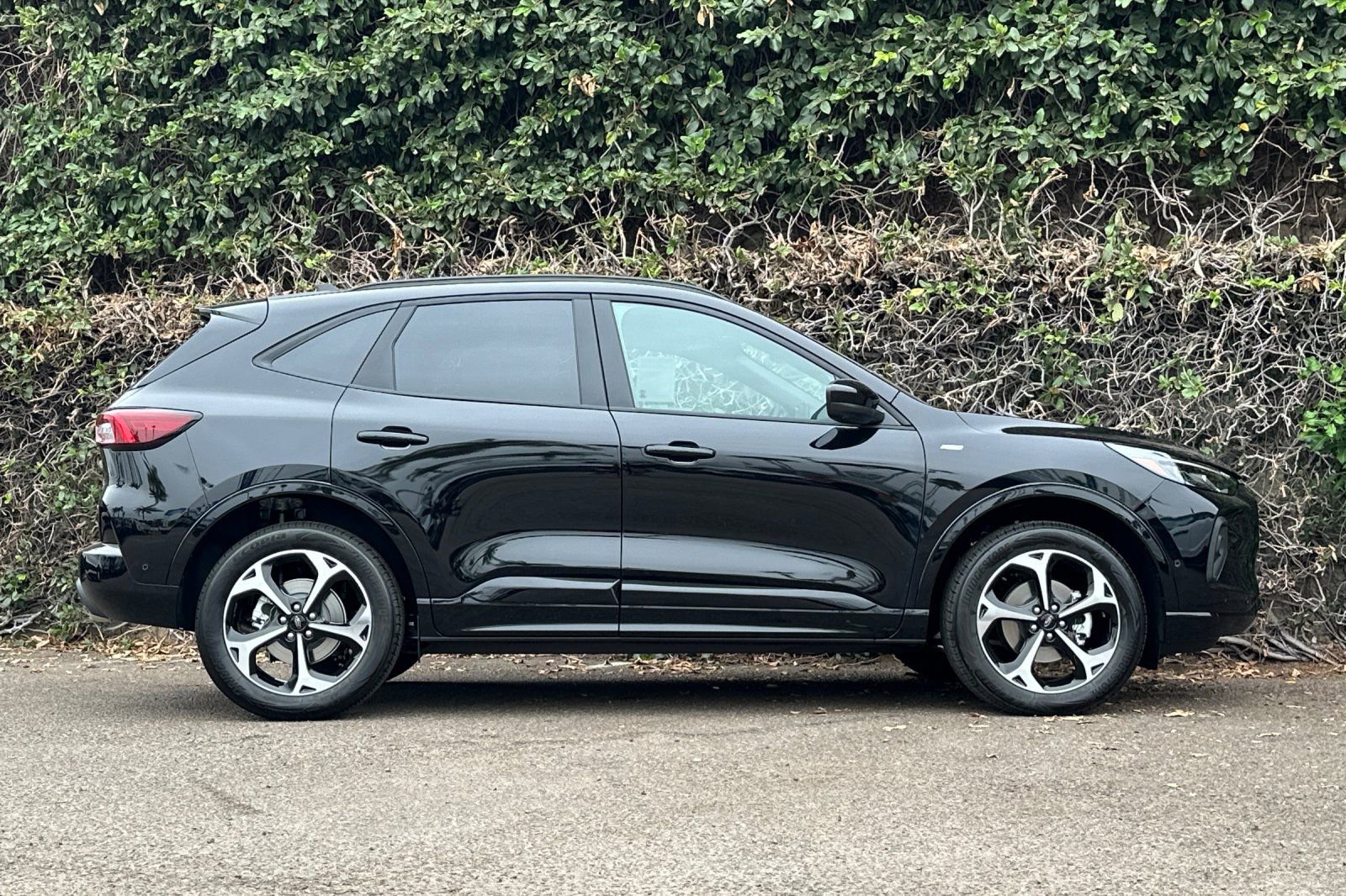 New 2024 Ford Escape ST-Line Elite w/ Premium Technology Package AWD/4WD image 3