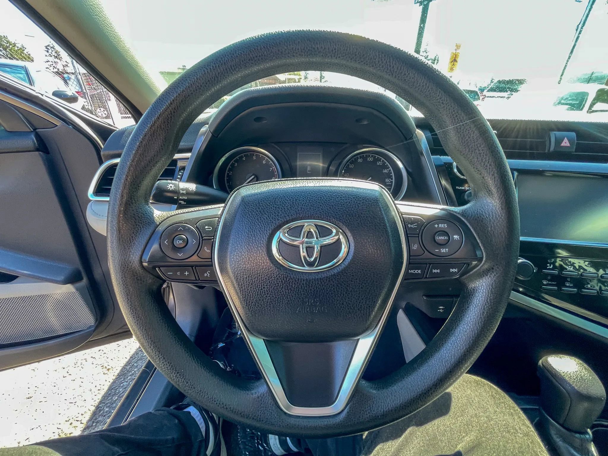 Used 2018 Toyota Camry LE image 10