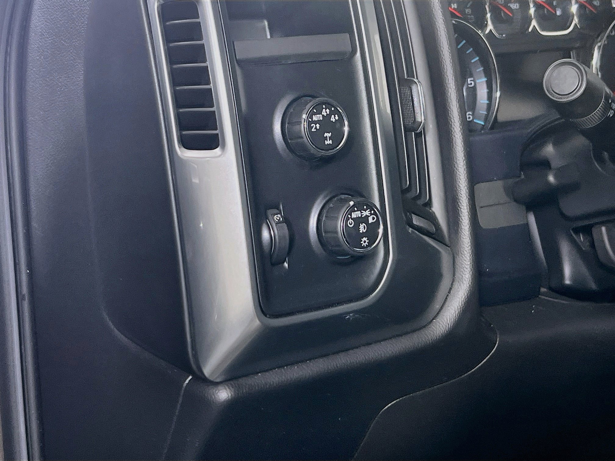Used 2015 Chevrolet Silverado 1500 LT w/ All Star Edition AWD/4WD image 10