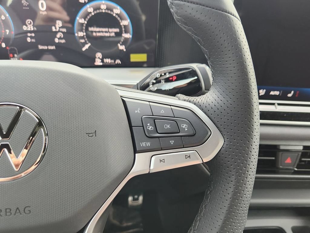 New 2026 Volkswagen Tiguan SE R-Line AWD/4WD image 17