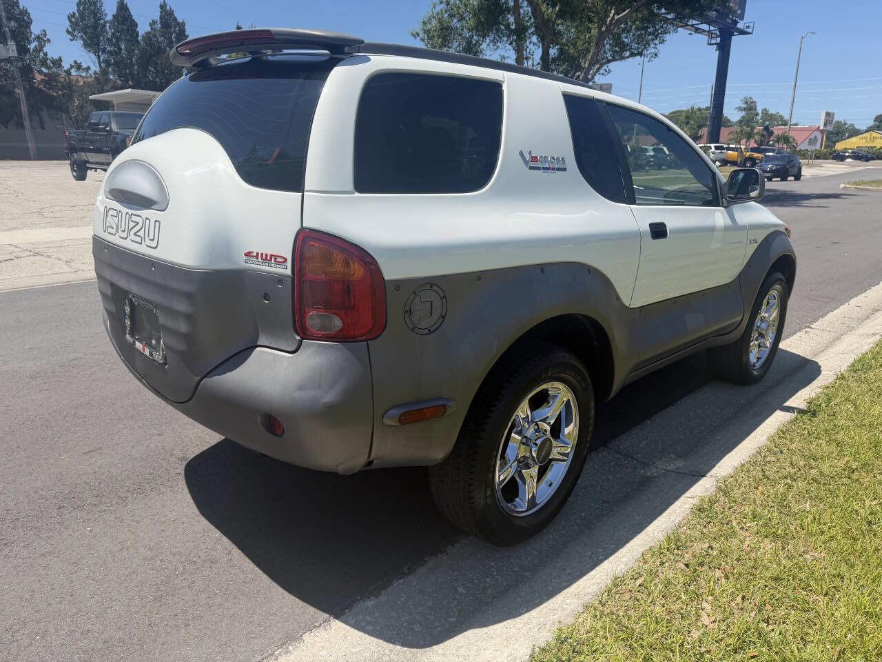 Used 1999 Isuzu VehiCROSS AWD/4WD image 2