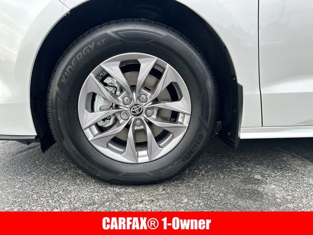 Used 2025 Toyota Sienna XLE w/ XLE Plus Package image 2