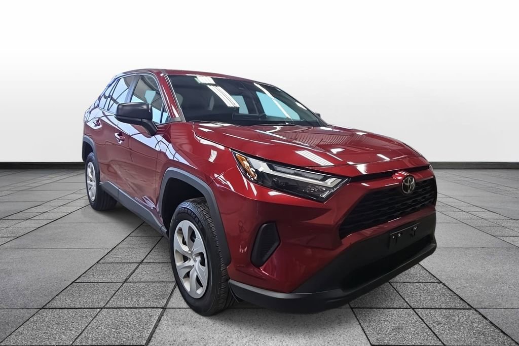 Used 2024 Toyota RAV4 LE AWD/4WD image 3