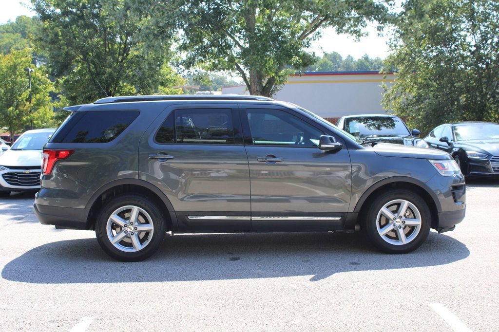 Used 2018 Ford Explorer XLT w/ Equipment Group 202A FWD image 9