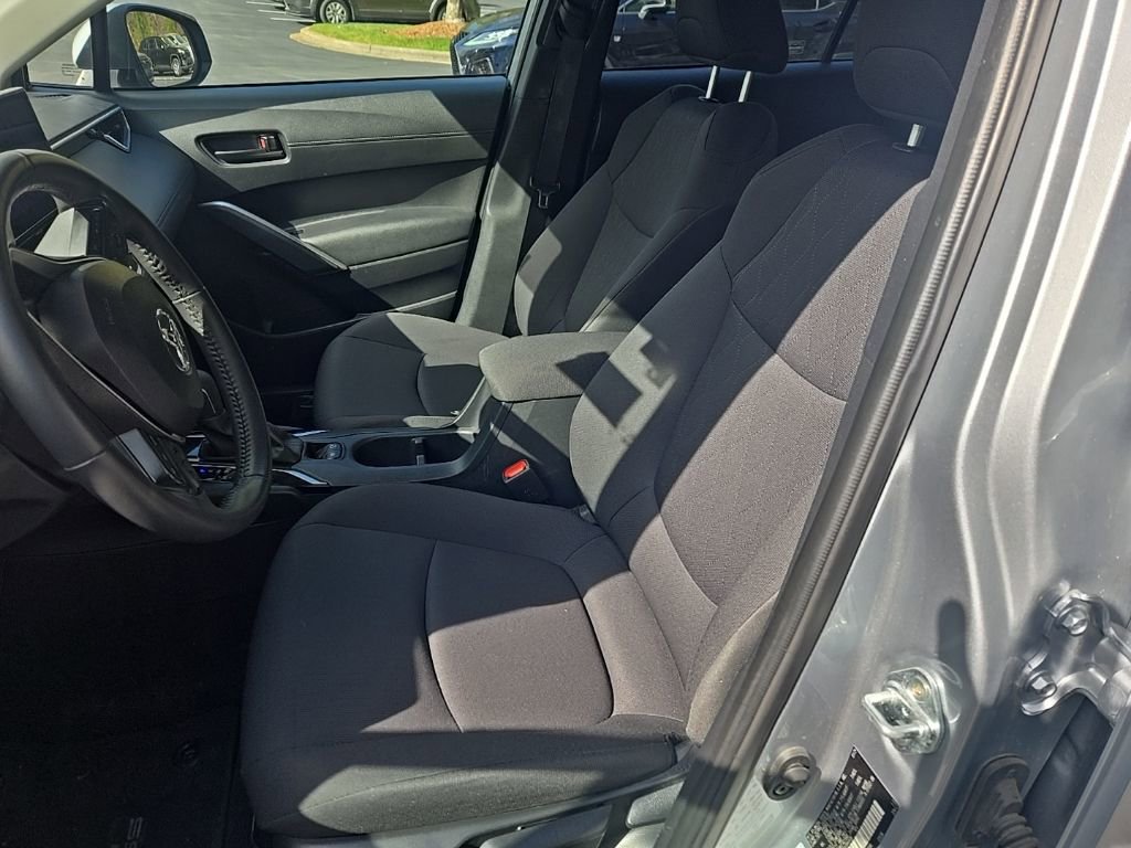 Used 2024 Toyota Corolla Cross LE image 2