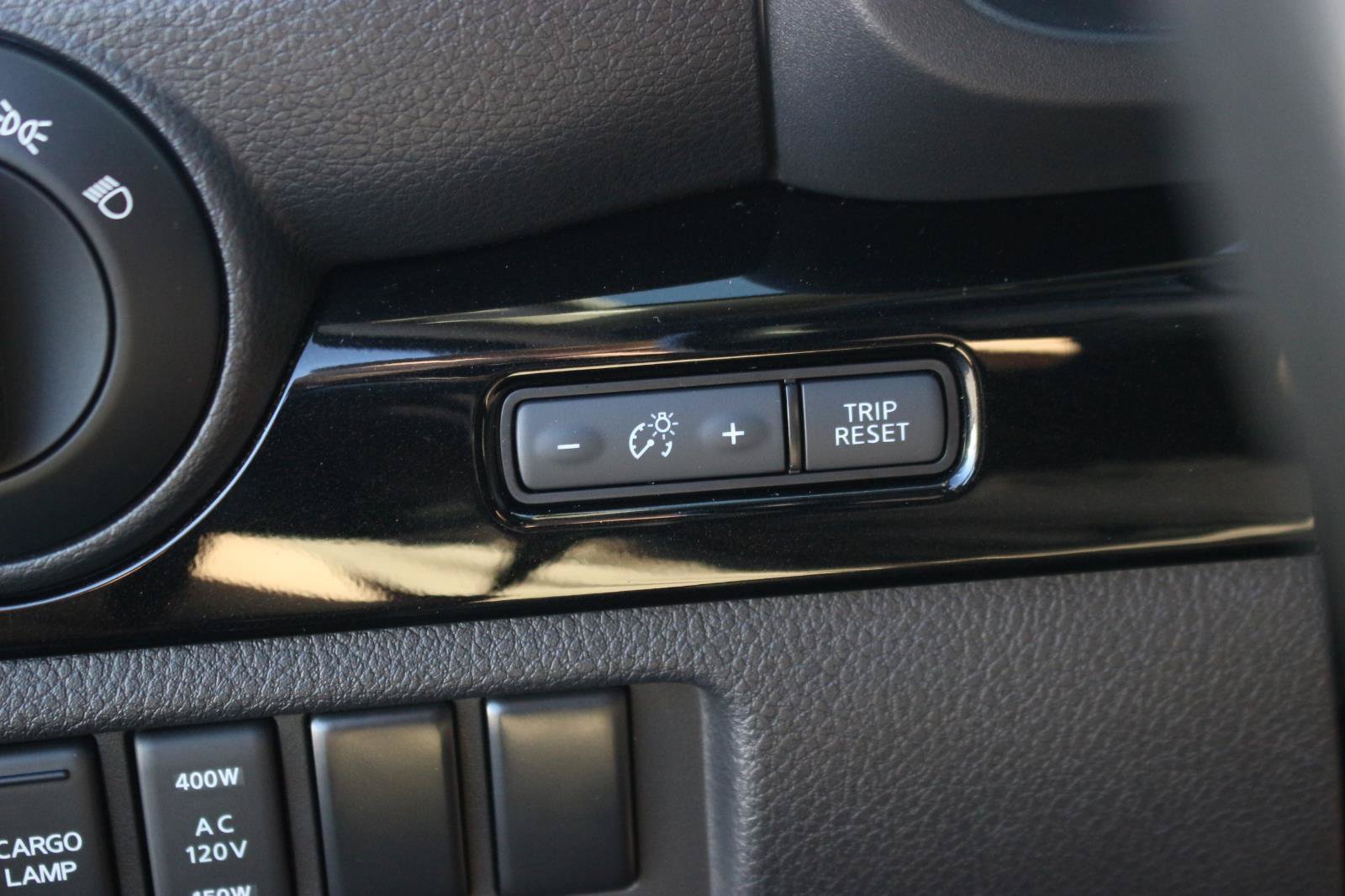 Used 2021 Nissan Titan SV w/ SV Convenience Package AWD/4WD image 34
