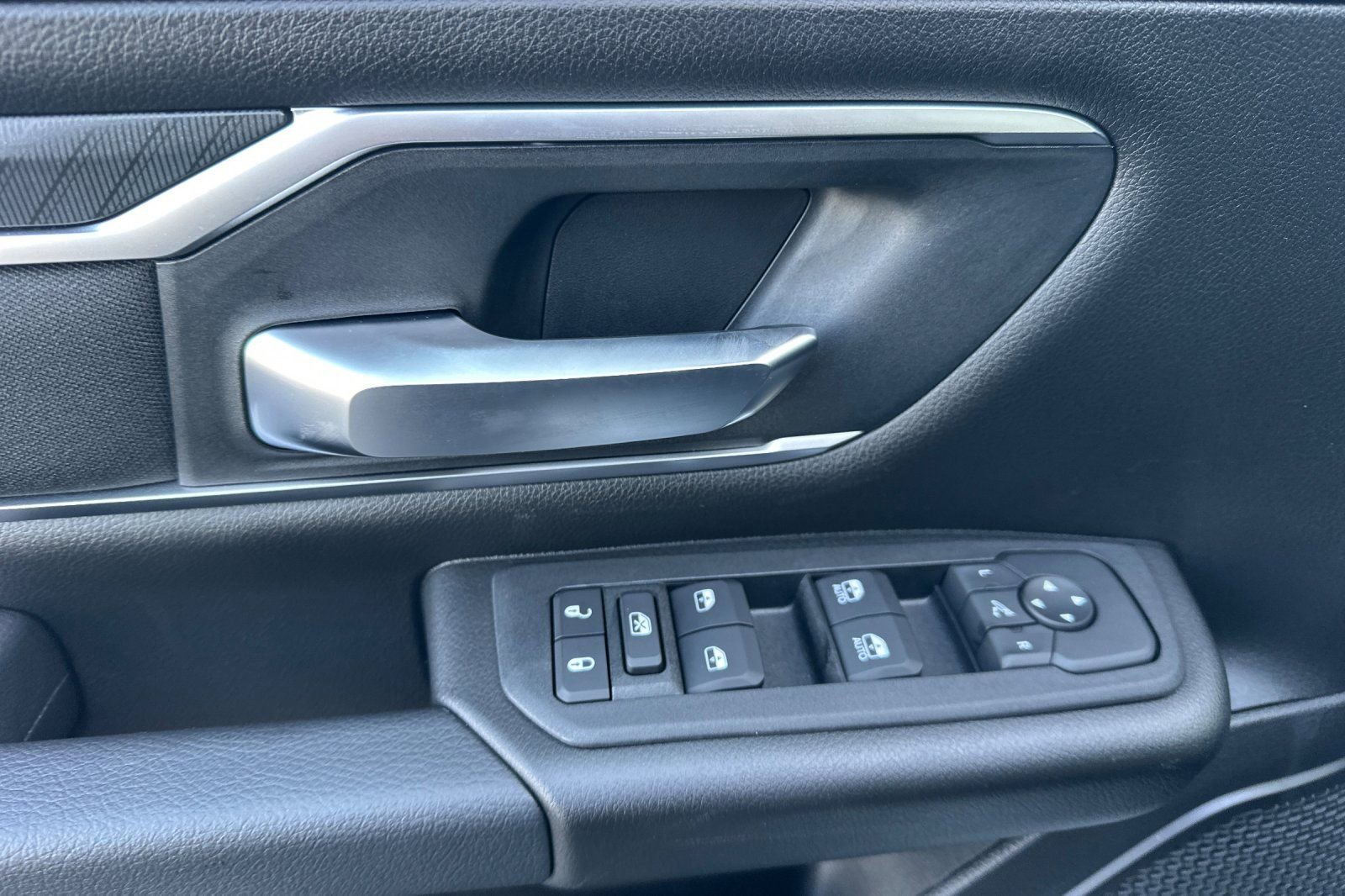 New 2026 RAM 1500 4x4 Crew Cab image 11