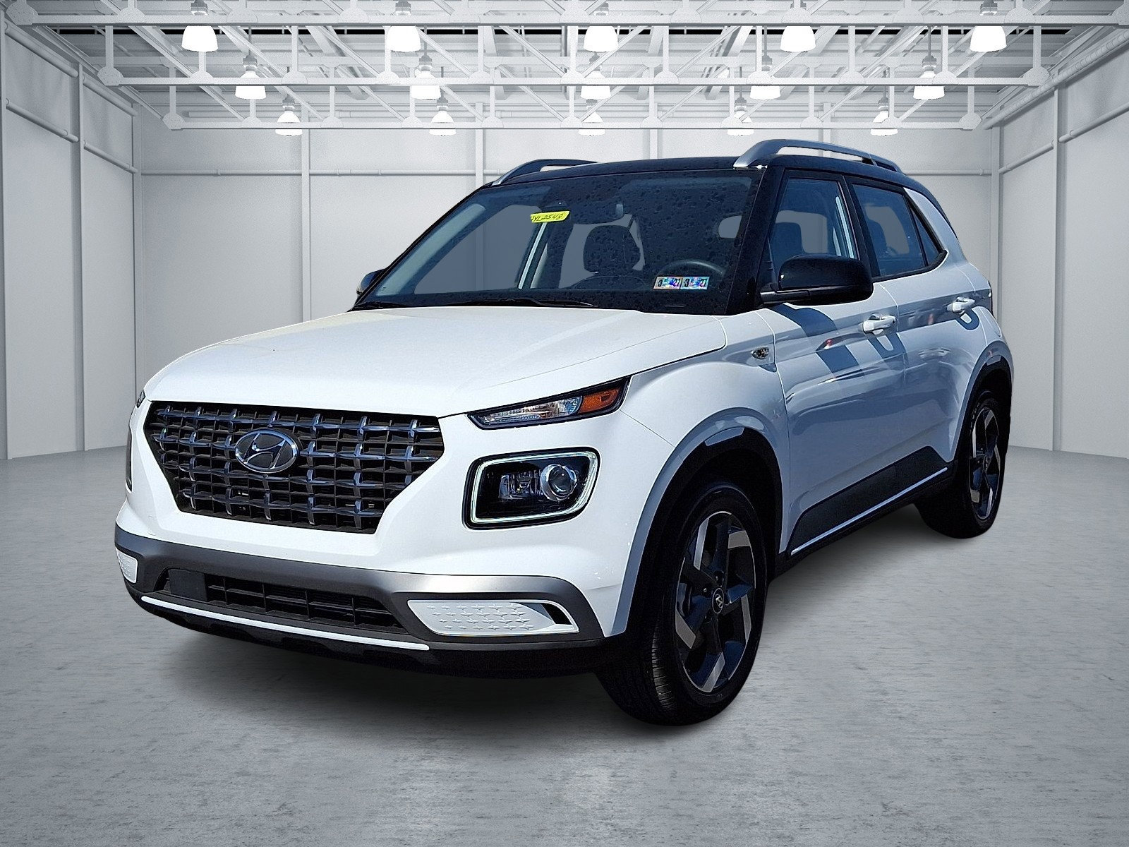 Certified 2025 Hyundai Venue Limited FWD image 3