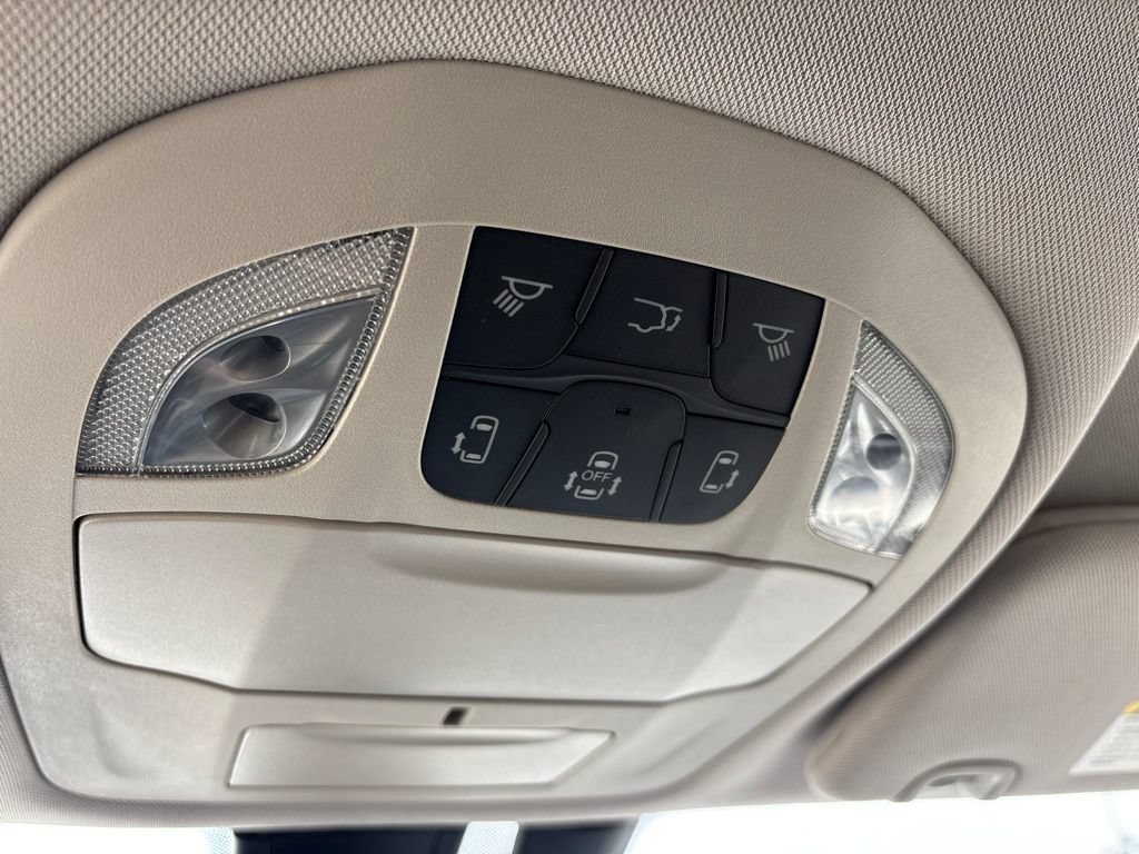Used 2018 Chrysler Pacifica Touring Plus FWD image 29