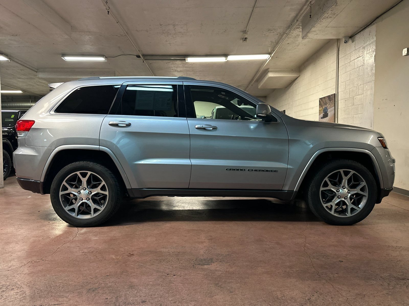 Used 2018 Jeep Grand Cherokee Limited RWD image 6