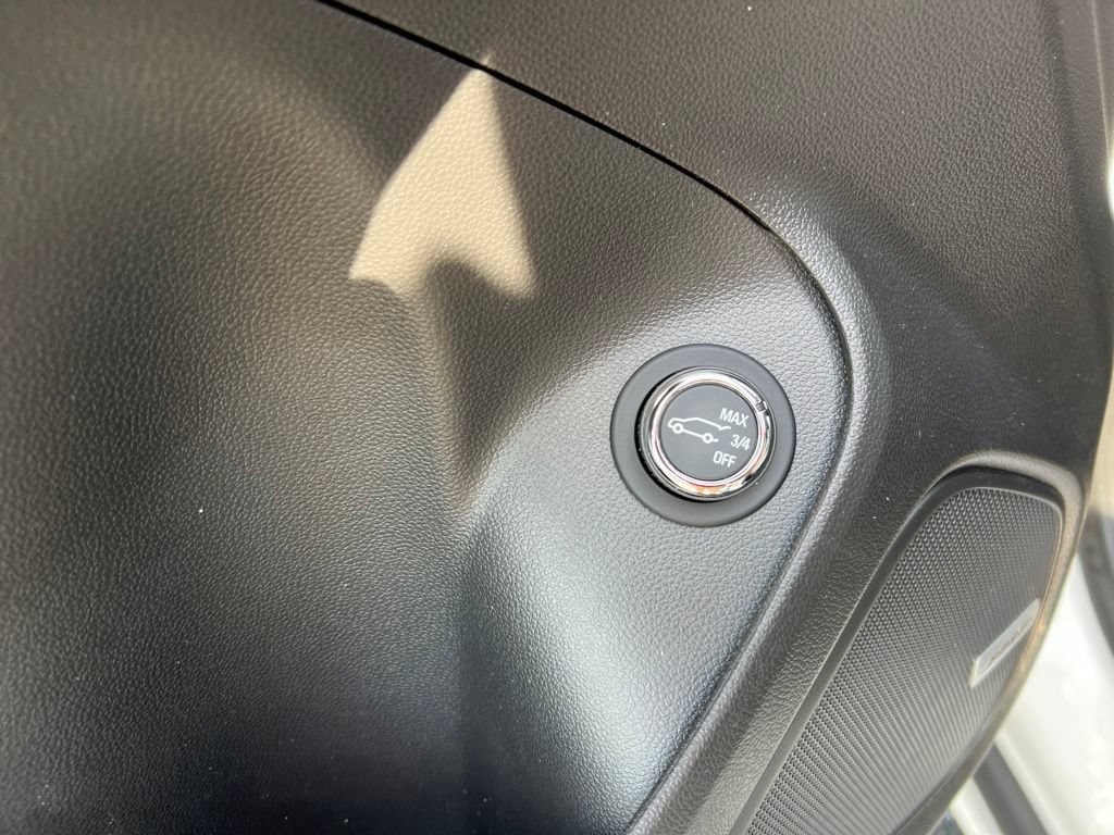 Used 2025 Buick Encore GX Avenir w/ Avenir Technology Package AWD/4WD image 9