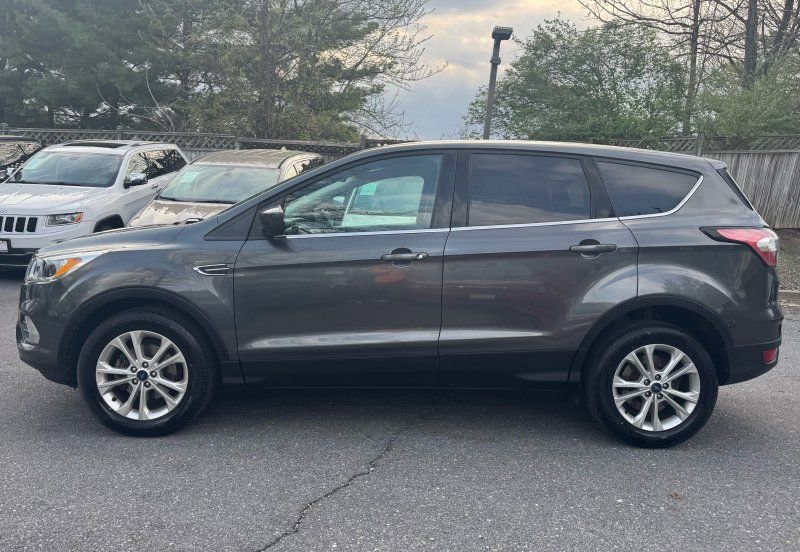 Used 2017 Ford Escape SE FWD image 4
