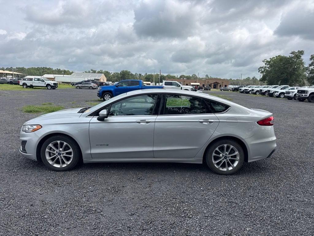 Used 2019 Ford Fusion SE FWD image 2