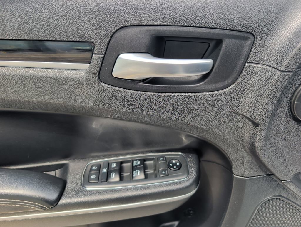 Used 2019 Chrysler 300 S RWD image 10