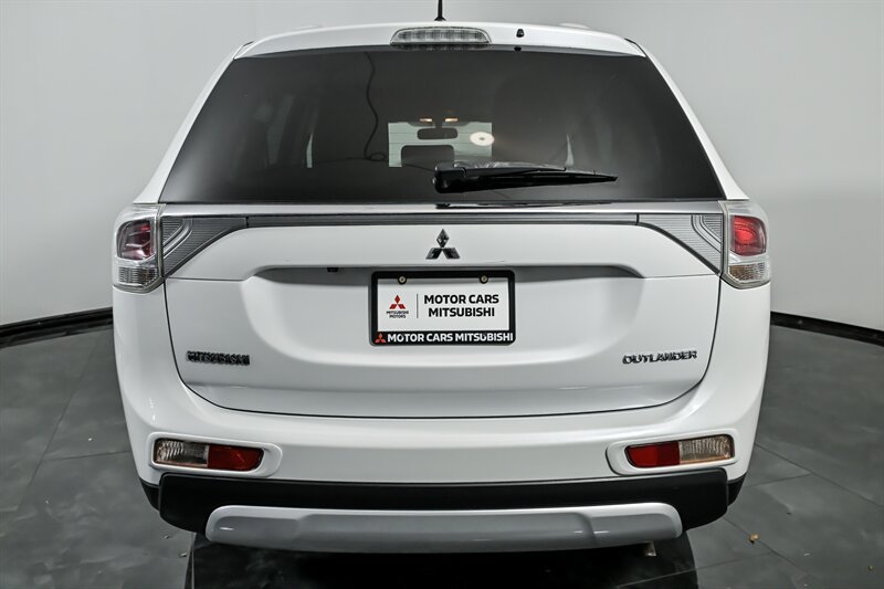 Used 2015 Mitsubishi Outlander SE AWD/4WD image 8