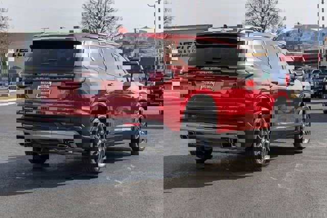 Used 2025 GMC Acadia Elevation image 26