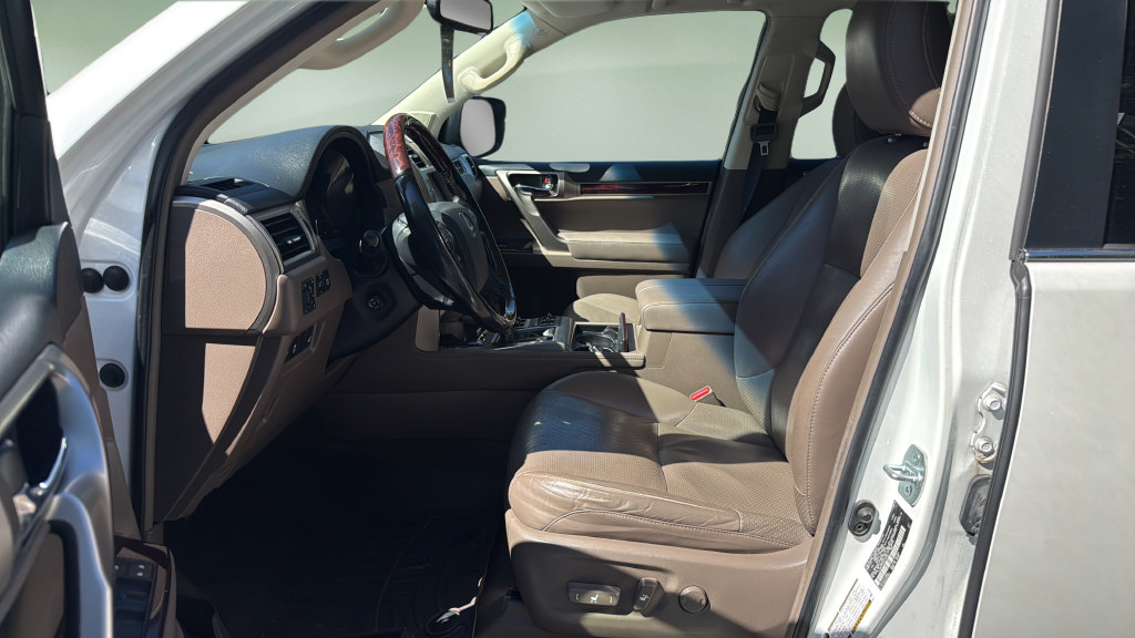 Used 2017 Lexus GX 460 Luxury w/ Sport Design Package AWD/4WD image 11