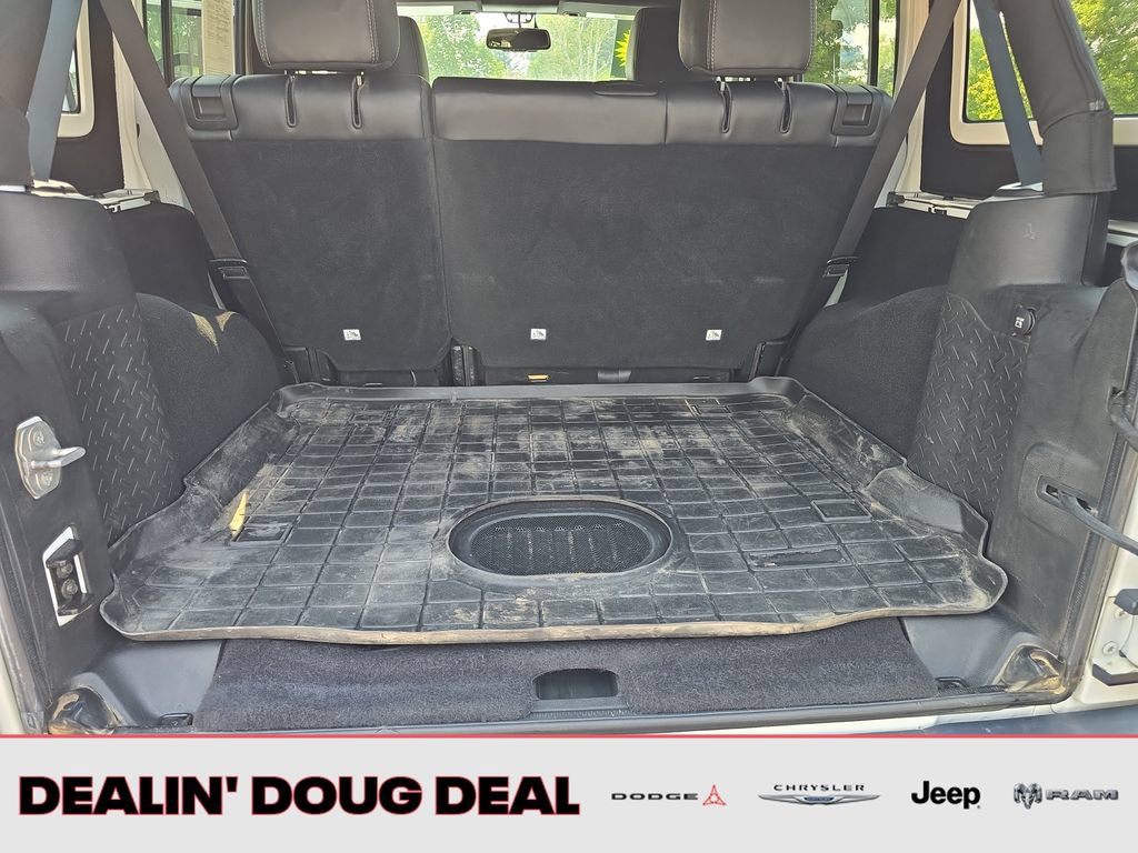 Used 2015 Jeep Wrangler Unlimited Rubicon AWD/4WD image 23
