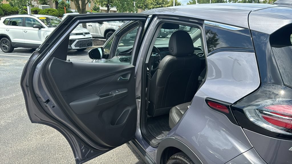 Used 2023 Chevrolet Bolt LT w/ Infotainment Package FWD image 28