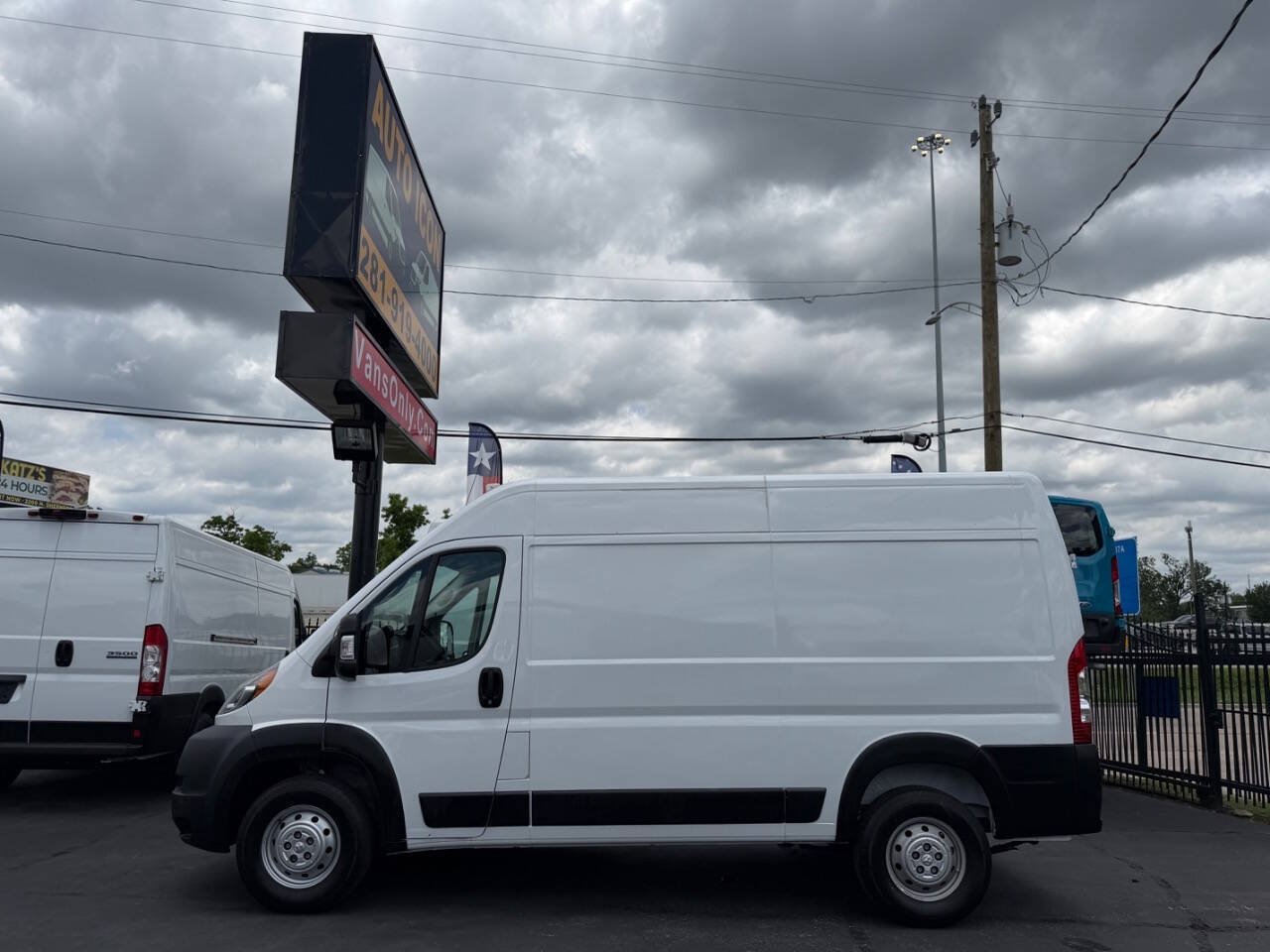 Used 2020 RAM ProMaster 2500 w/ Premium Appearance Group FWD image 5