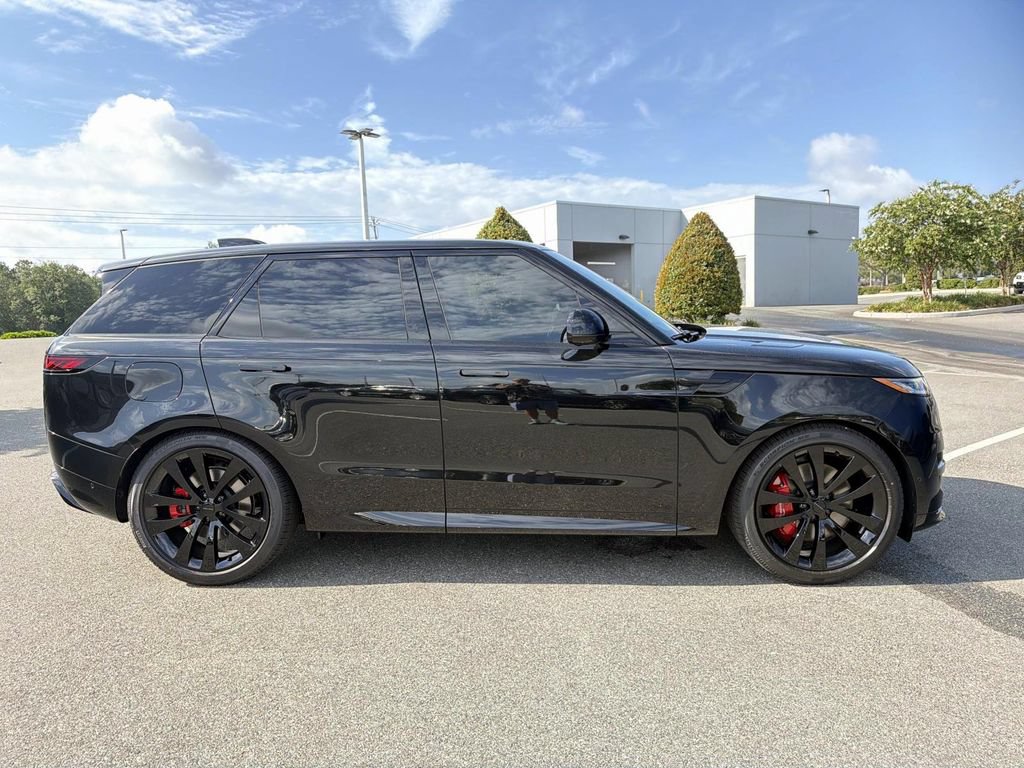 New 2026 Land Rover Range Rover Sport Dynamic SE AWD/4WD image 6