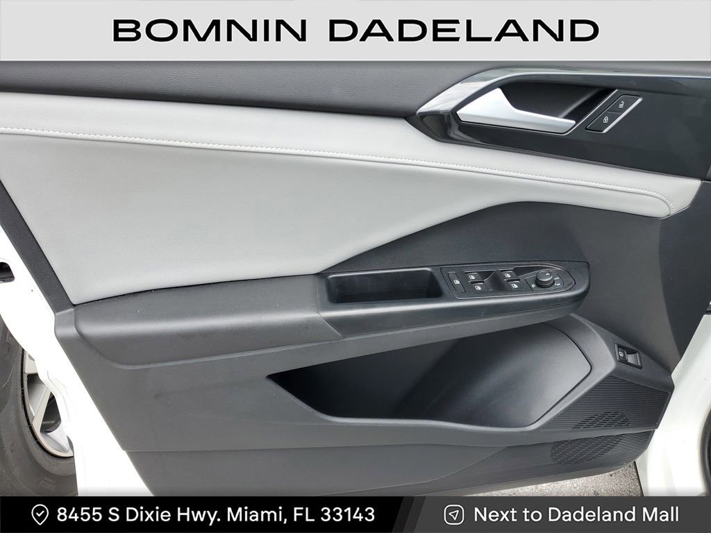 Used 2022 Volkswagen Taos SEL w/ Panoramic Sunroof Package image 14