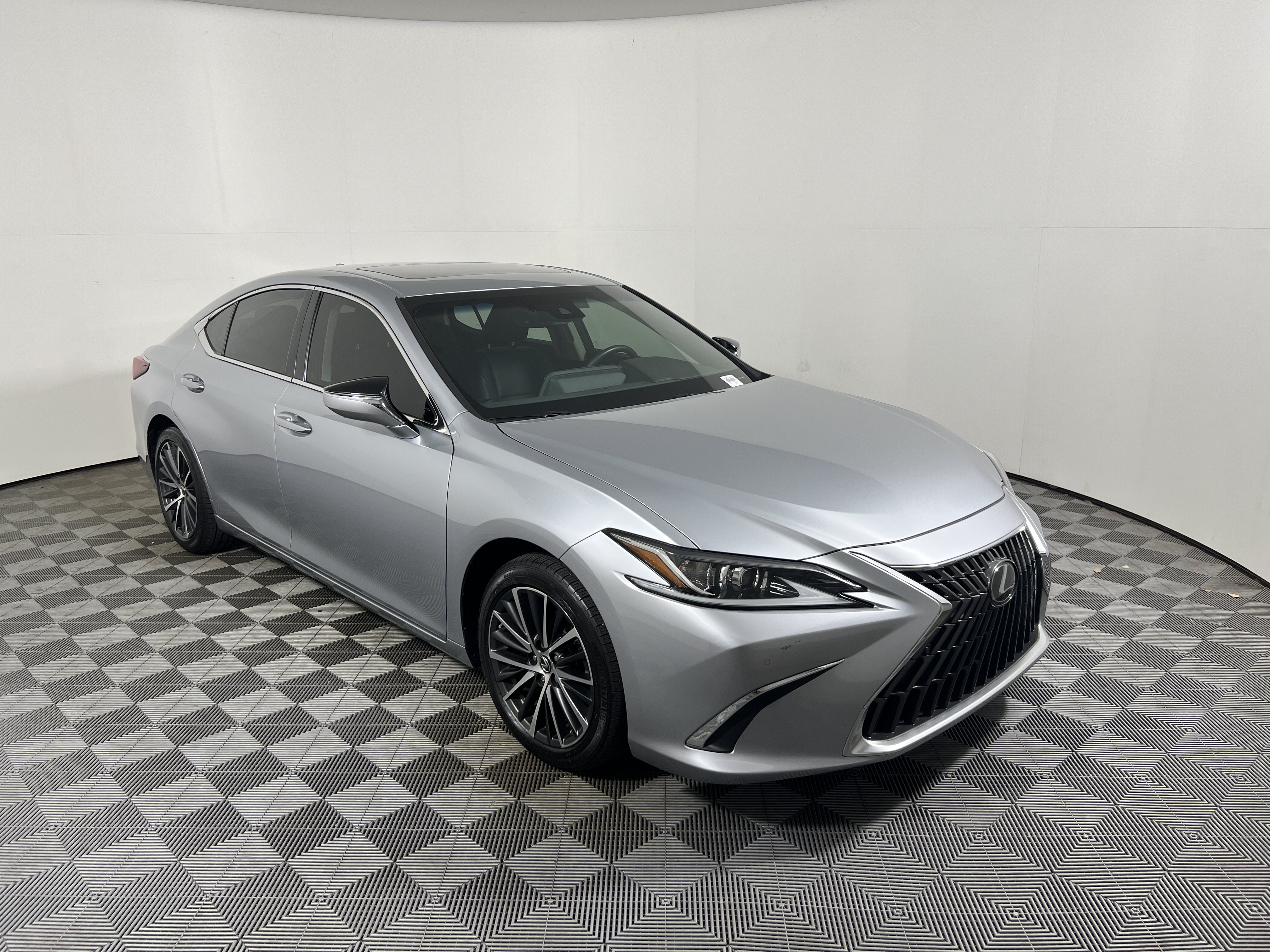 Used 2023 Lexus ES 350 w/ Premium Package FWD image 7