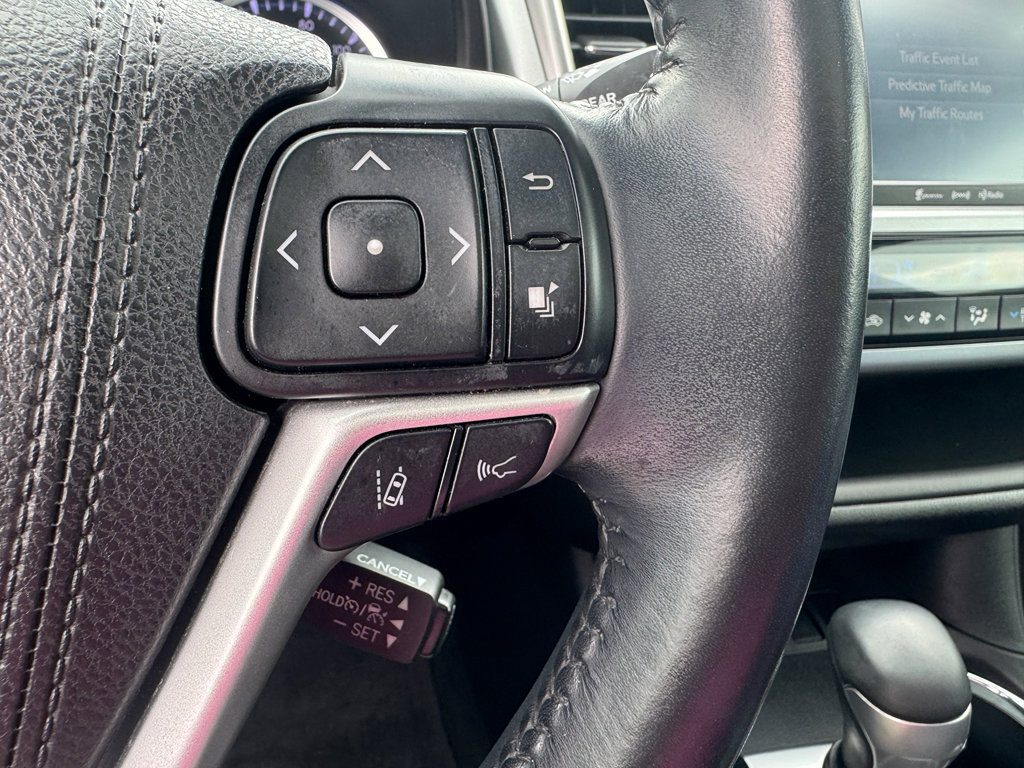 Used 2017 Toyota Highlander SE FWD image 16