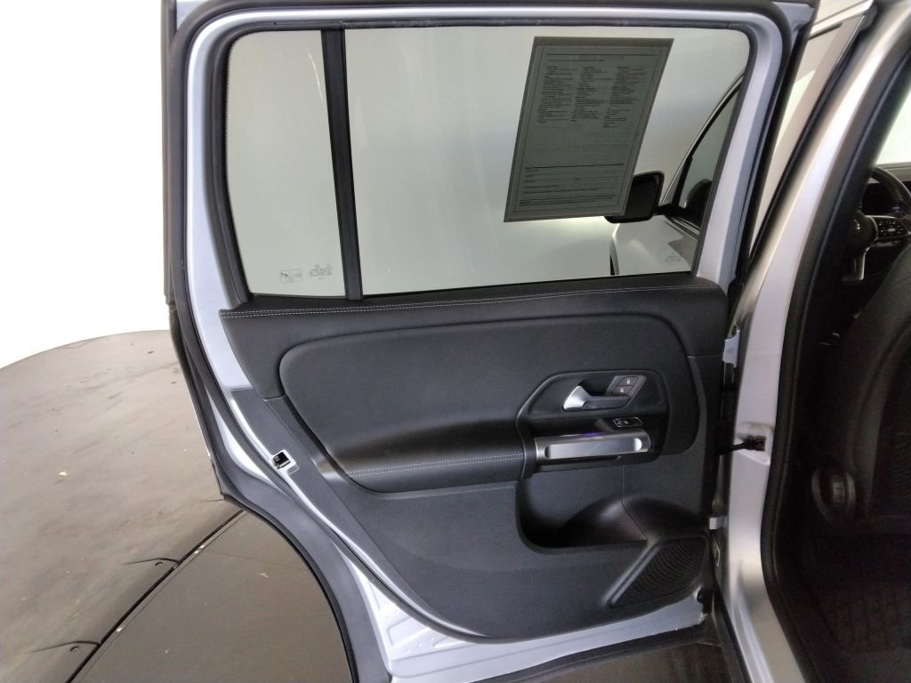 Used 2022 Mercedes-Benz GLB 250 w/ Premium Package Lite image 32