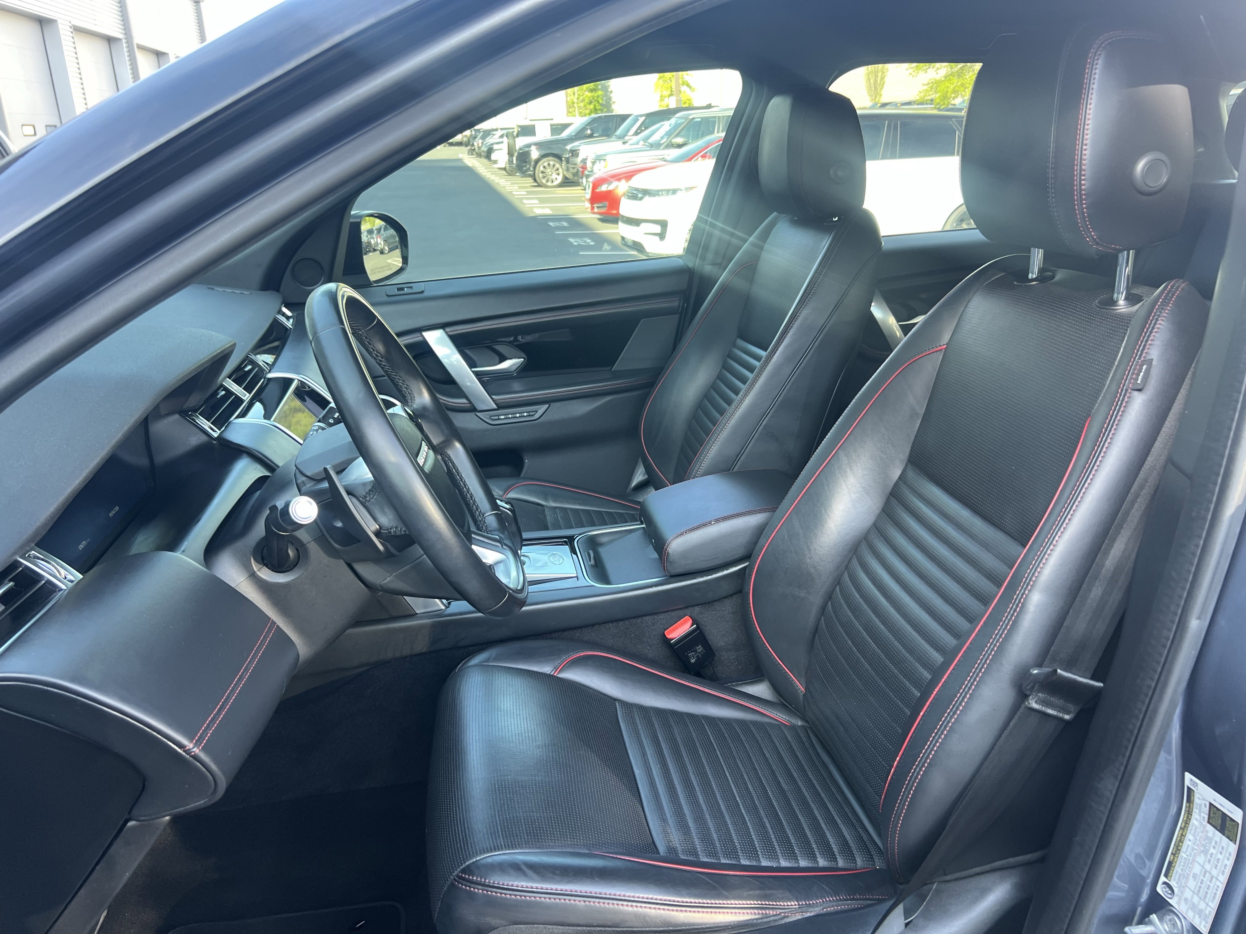 Used 2020 Land Rover Discovery Sport SE R-Dynamic image 15