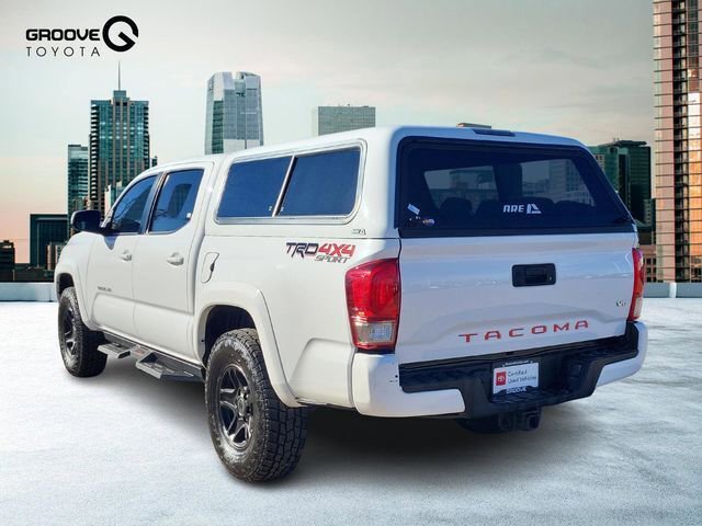 Used 2017 Toyota Tacoma TRD Sport image 3