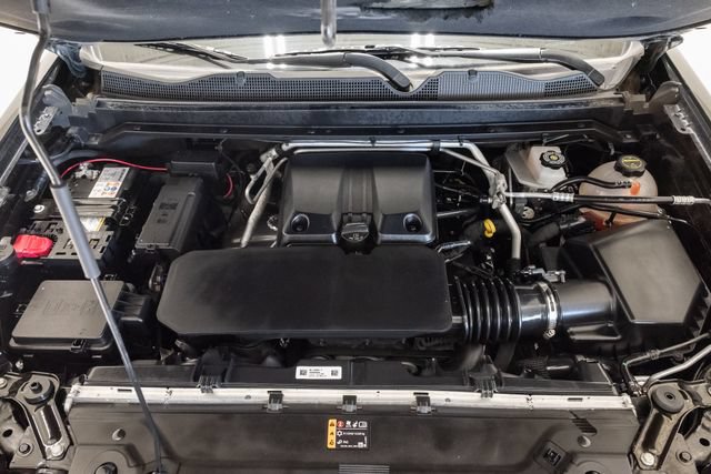 Used 2025 Chevrolet Colorado ZR2 w/ Midnight Edition AWD/4WD image 3