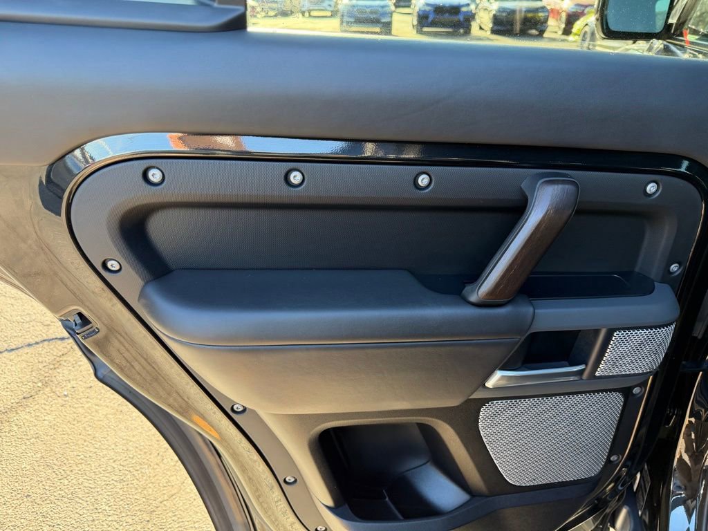 Used 2023 Land Rover Defender 130 X image 28