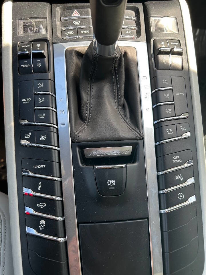 Used 2017 Porsche Macan Turbo image 27