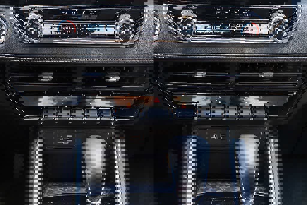 Used 2024 Chevrolet Colorado LT w/ LT Convenience Package image 14