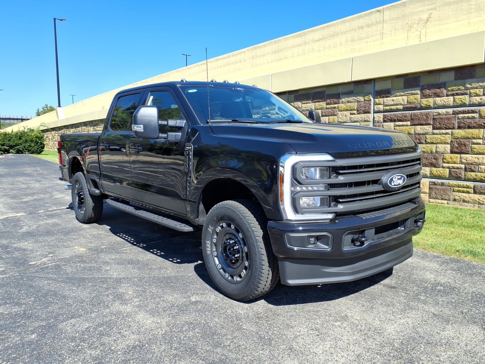 New 2027 Ford F250 XLT w/ XLT Premium Package AWD/4WD image 2