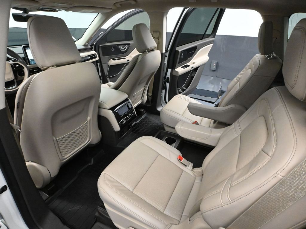Used 2023 Lincoln Aviator Reserve image 40