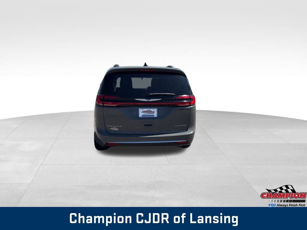 Used 2023 Chrysler Pacifica Limited FWD image 5