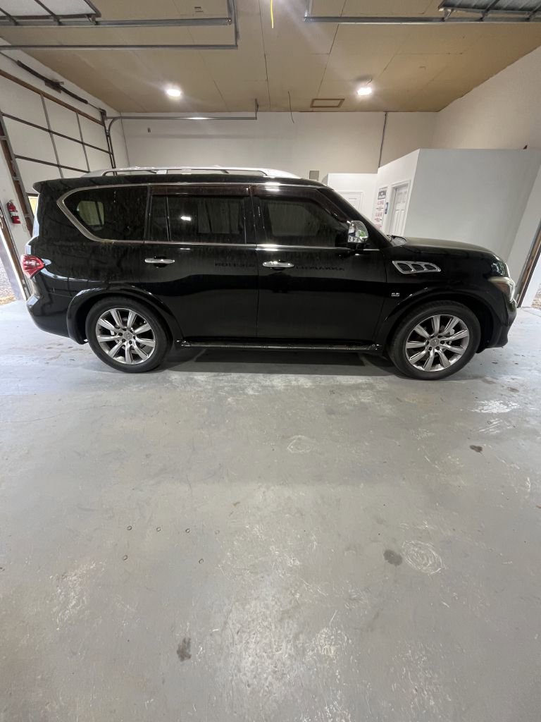 Used 2015 INFINITI QX80 4WD w/ Deluxe Technology Package image 2