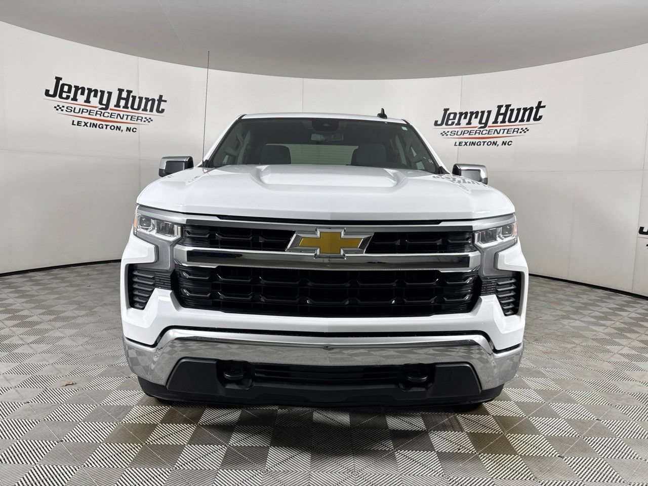 Used 2025 Chevrolet Silverado 1500 LT AWD/4WD image 2