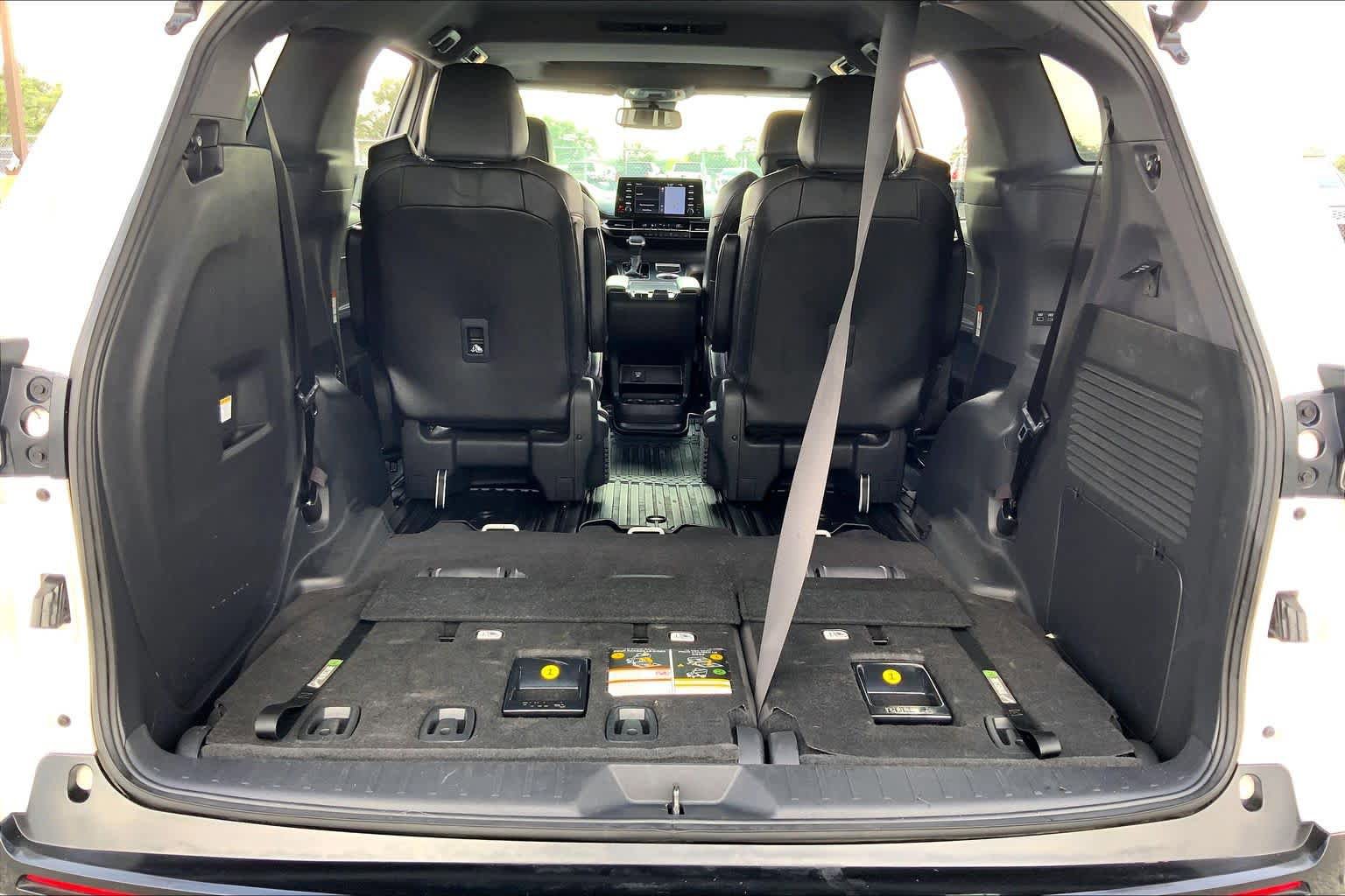 Used 2023 Toyota Sienna XSE w/ XSE Plus Package FWD image 34