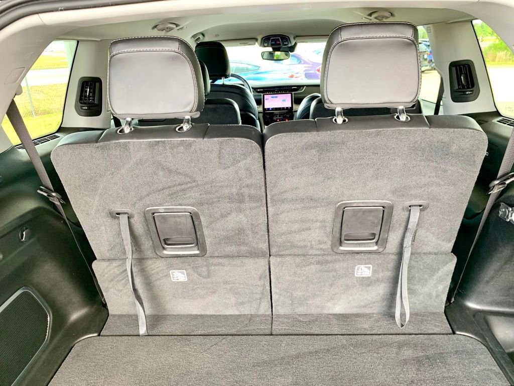 Used 2022 Jeep Grand Cherokee L Limited AWD/4WD image 24