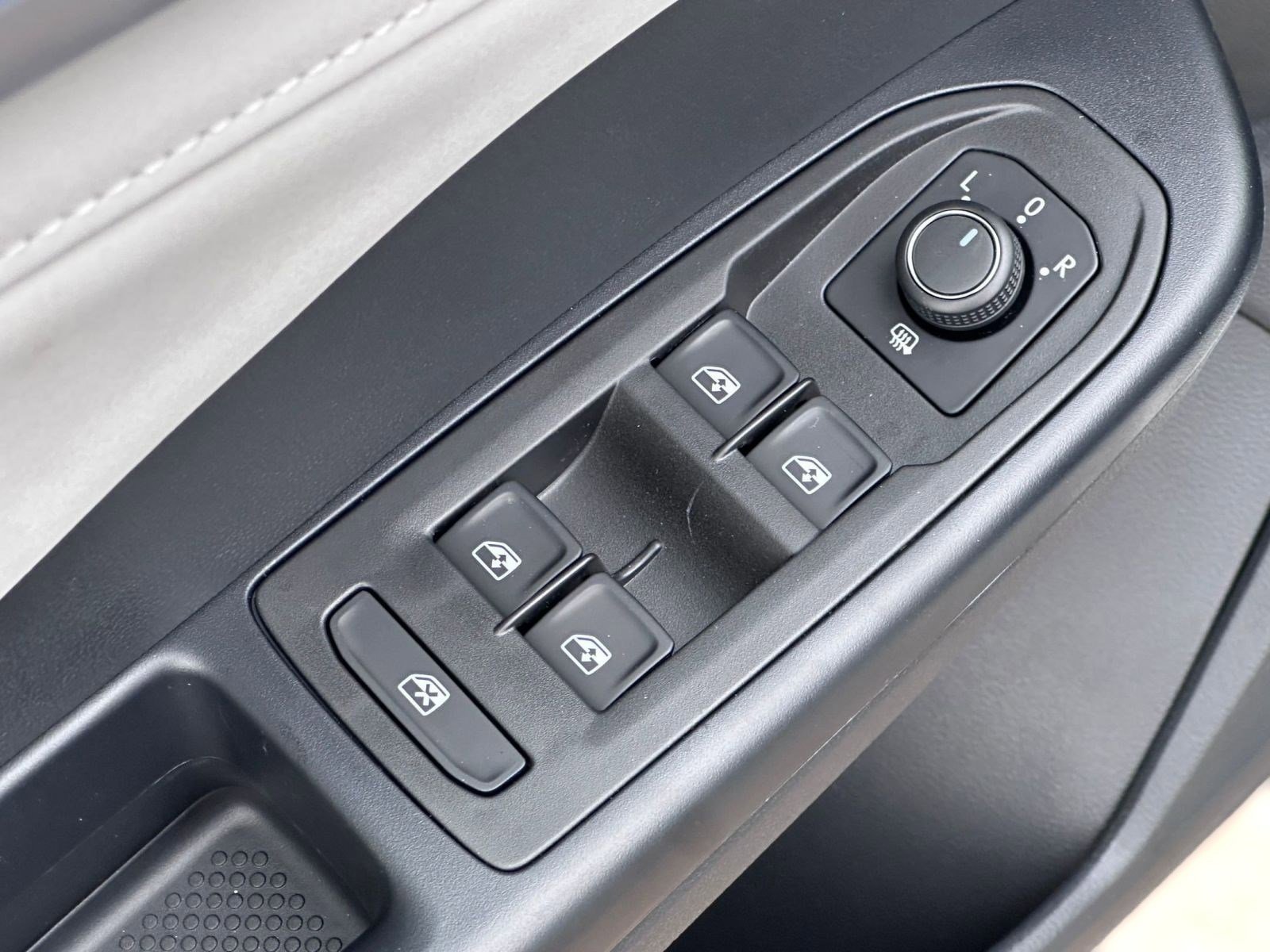 New 2026 Volkswagen Taos SE image 11